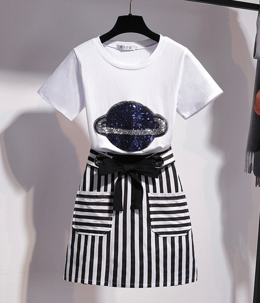 White T-shirt + striped skirt  1274