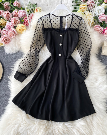 Robe noire à manches longues et coupe trapèze 1071