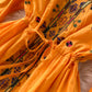 Langärmliges Kleid mit V-Ausschnitt und Stickerei 1179