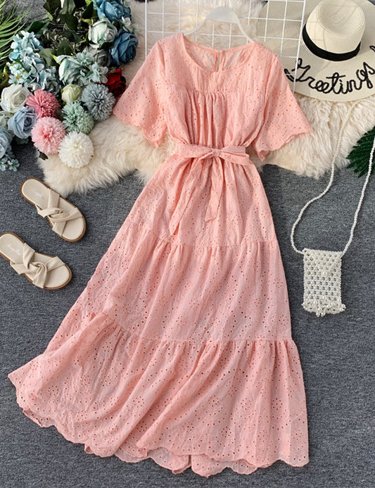 Schönes Kurzarmkleid mit Ausschnitten 1043 