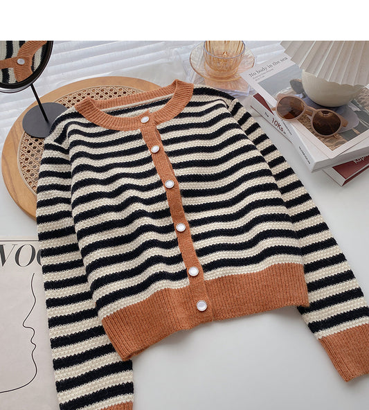 Manteau pull rayé à col ras du cou et boutonnage simple 5996