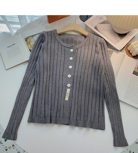 Pull à manches longues en fil unicolore à boutonnage simple 6555