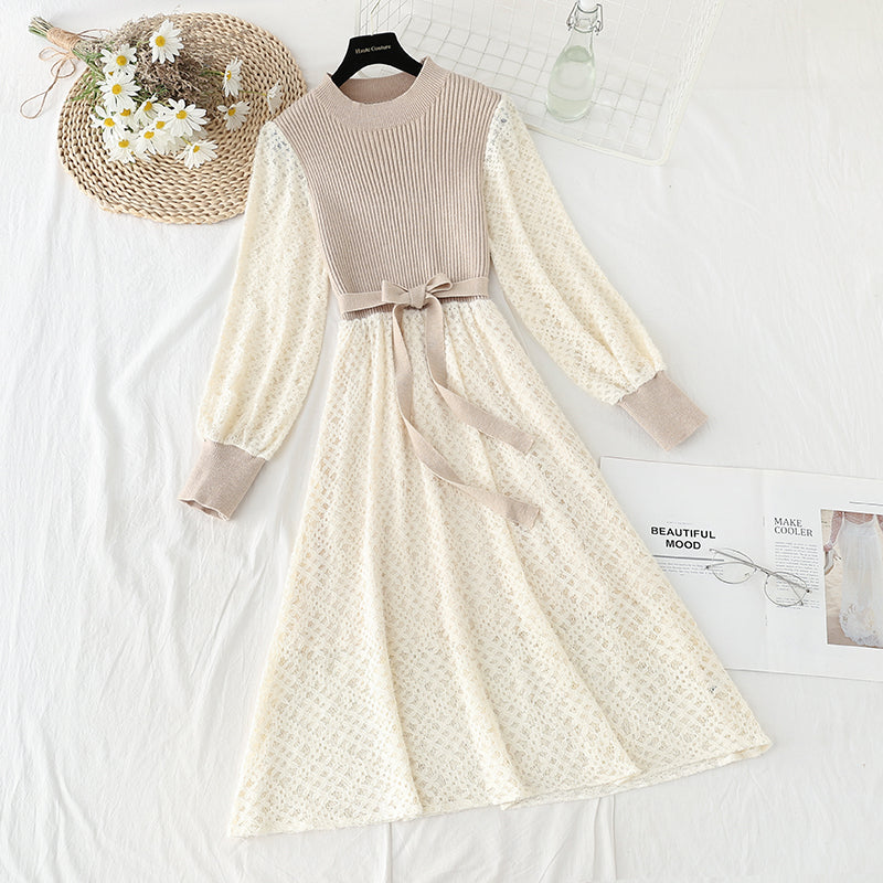 Robe en tricot avec coutures en dentelle 4788