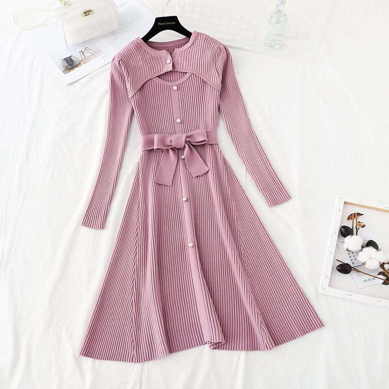 Robe en laine à taille fine et boutons nacrés ajourés au-dessus du genou 4751