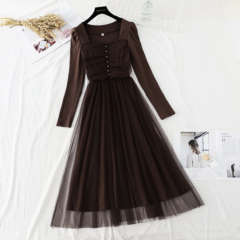 Neuer Stil mit eckigem Ausschnitt, schmaler französischer Retro-Rock mit leicht gekochtem Windboden 4752