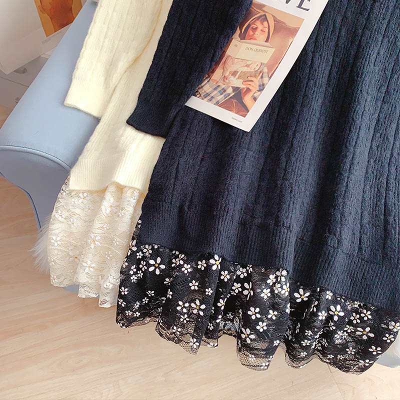 Robe en laine avec coutures en dentelle et bas en tricot 5054