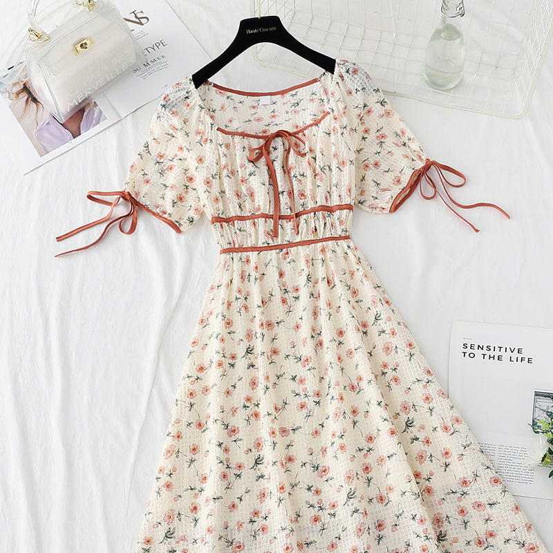 Petite robe douce à lacets fraîche jupe à fleurs cassées semble mince 4865