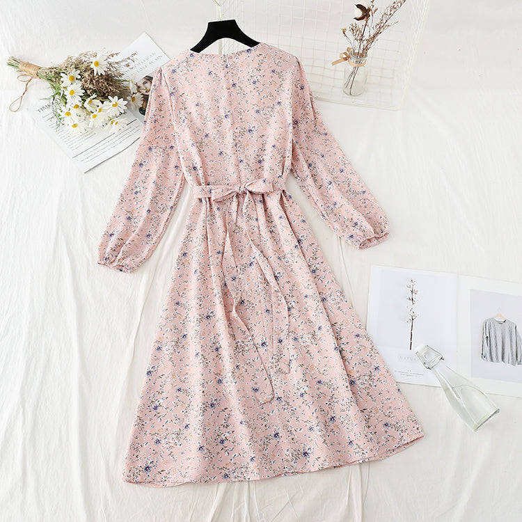 La taille est fine, la robe fleurie est douce, la jupe en mousseline de soie en dentelle 4812