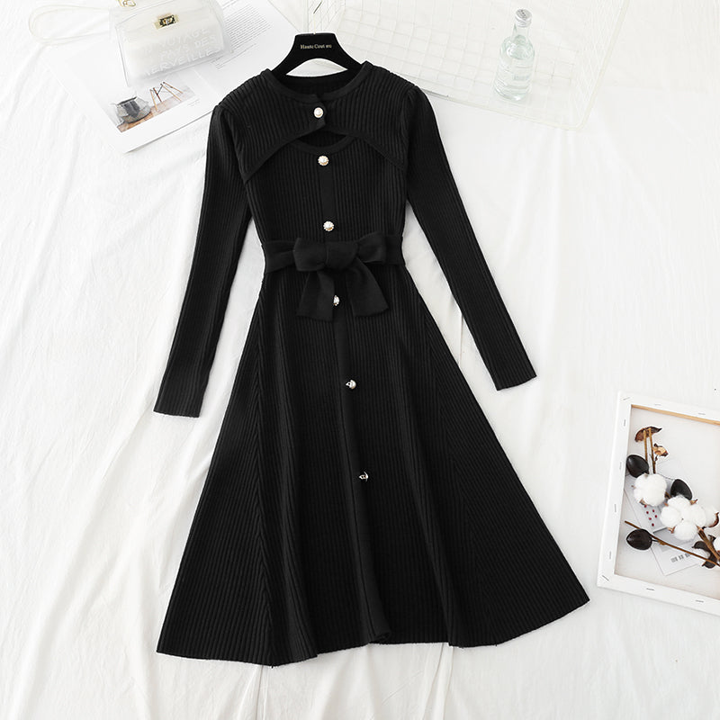 Robe en laine à taille fine et boutons nacrés ajourés au-dessus du genou 4751