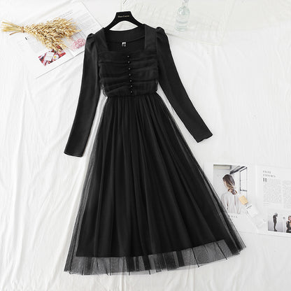 Neuer Stil mit eckigem Ausschnitt, schmaler französischer Retro-Rock mit leicht gekochtem Windboden 4752