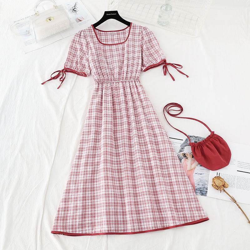 Robe à carreaux rouge à lacets frais et col carré haut pour femme 4689