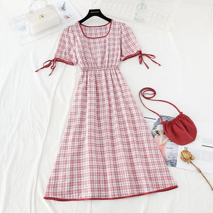 Robe à carreaux rouge à lacets frais et col carré haut pour femme 4689