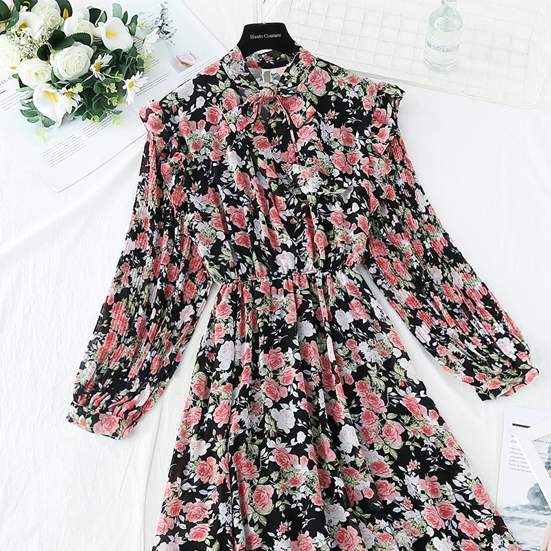La nouvelle robe en mousseline florale pour femme est ajustée à la taille 4545