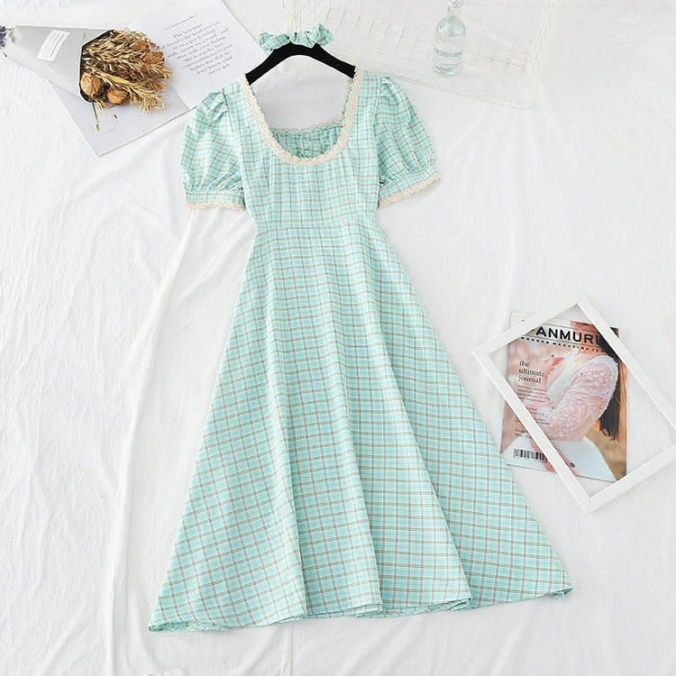 Taille fine avec col carré et super robe de fée 4188