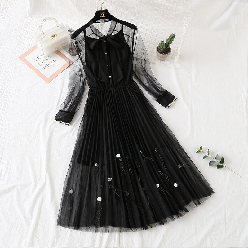 Robe en gaze à manches longues avec plumes et perles 4311