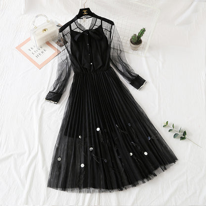 Robe en gaze à manches longues avec plumes et perles 4311