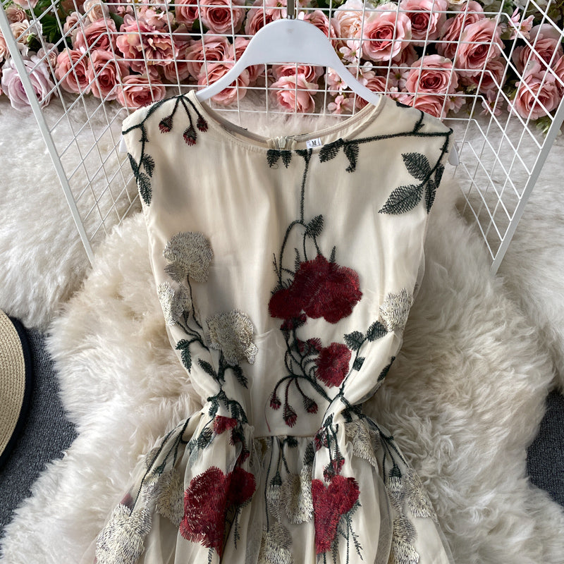Robe col rond brodée de roses en maille 3782