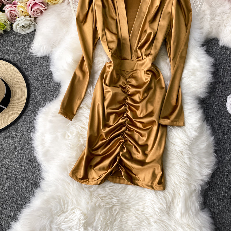 Robe en satin de soie à taille ajustée 3784