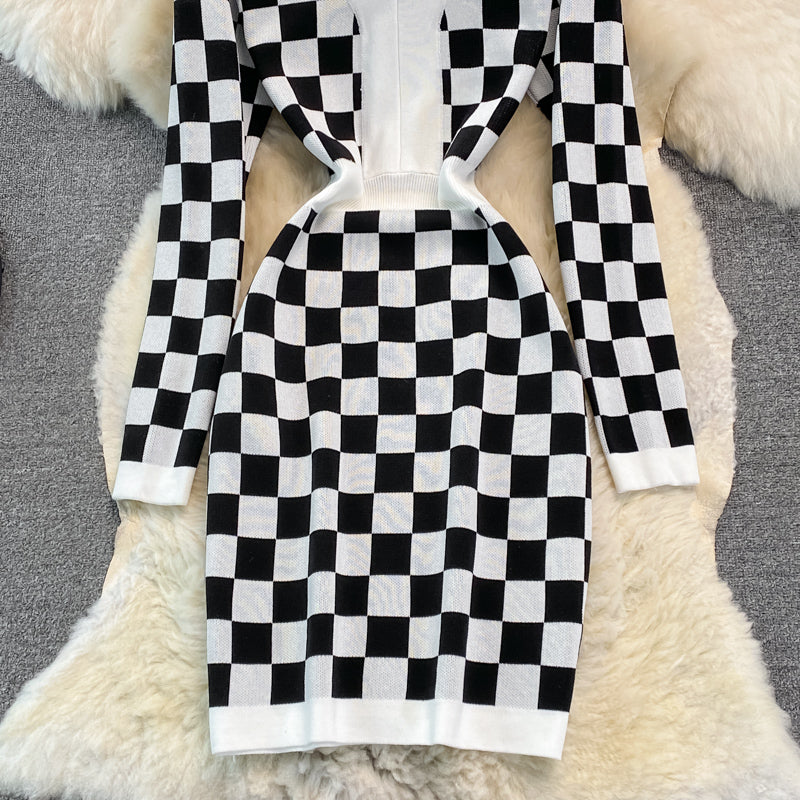 Robe en tricot à col en V avec bas fessier 3779
