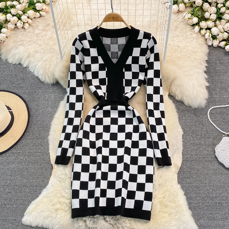 V-neck chessboard knitted buttock bottomed dress  3779