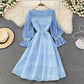 Robe en mousseline de soie avec col ras du cou et broderie ajourée en dentelle 3776