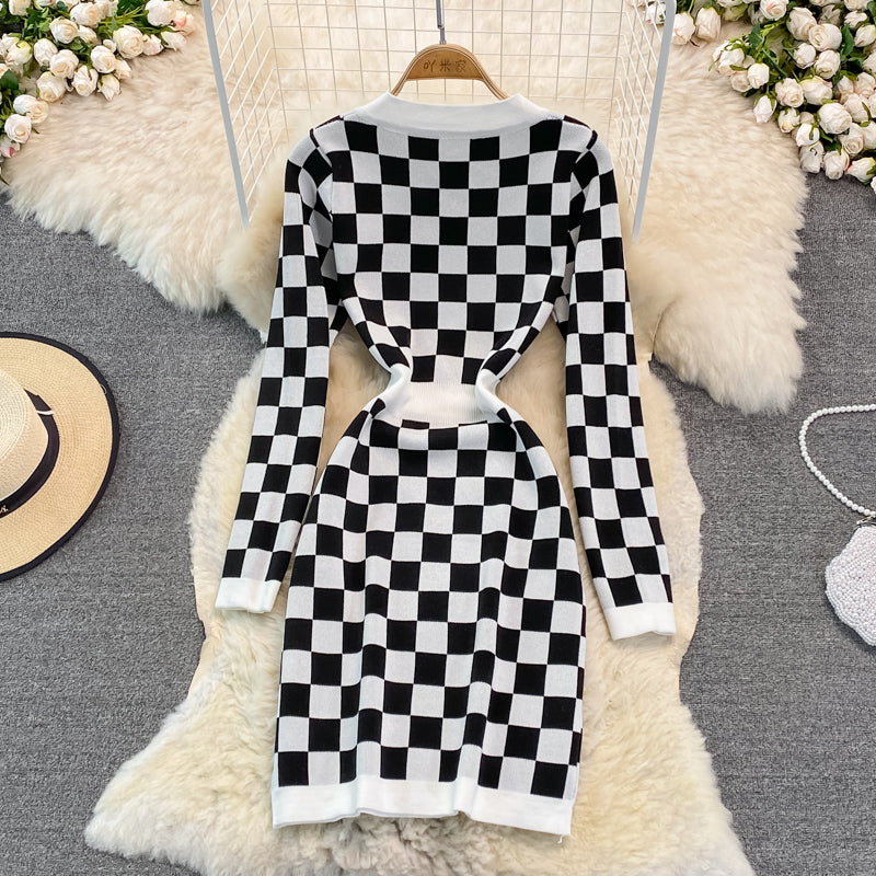 V-neck chessboard knitted buttock bottomed dress  3779