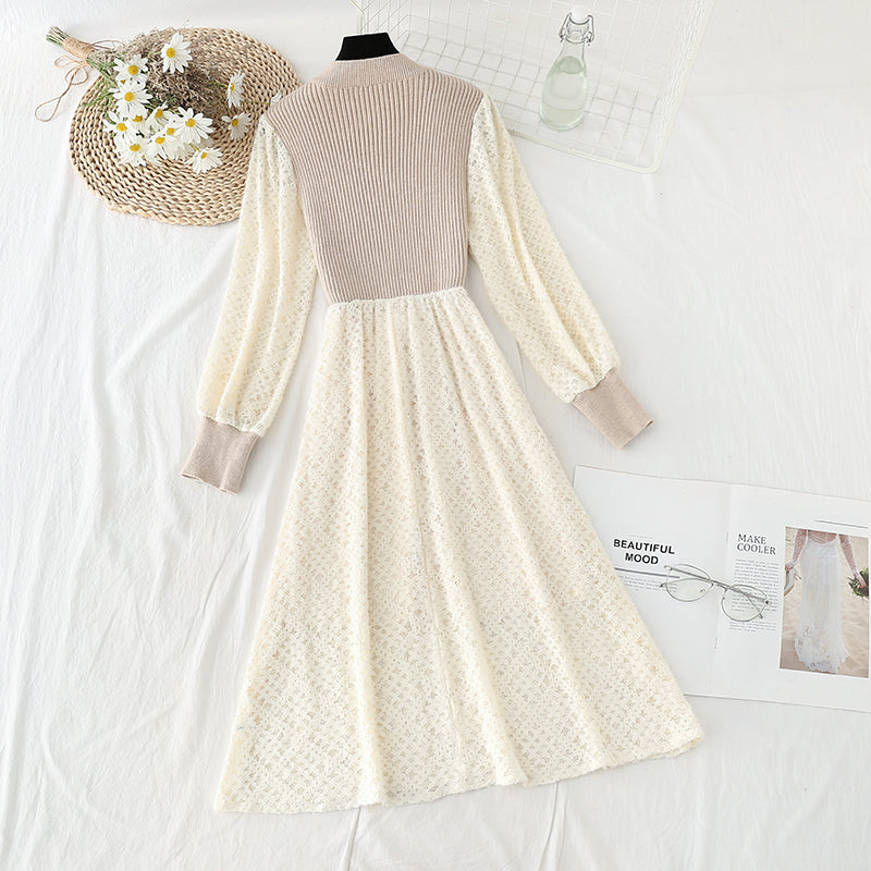 Robe en tricot avec coutures en dentelle 4788