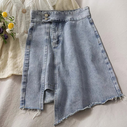 Heller Jeansrock mit unregelmäßigen Schlitzkanten, Sommer-Chic, angesagter Wickelrock in A-Linie 3665