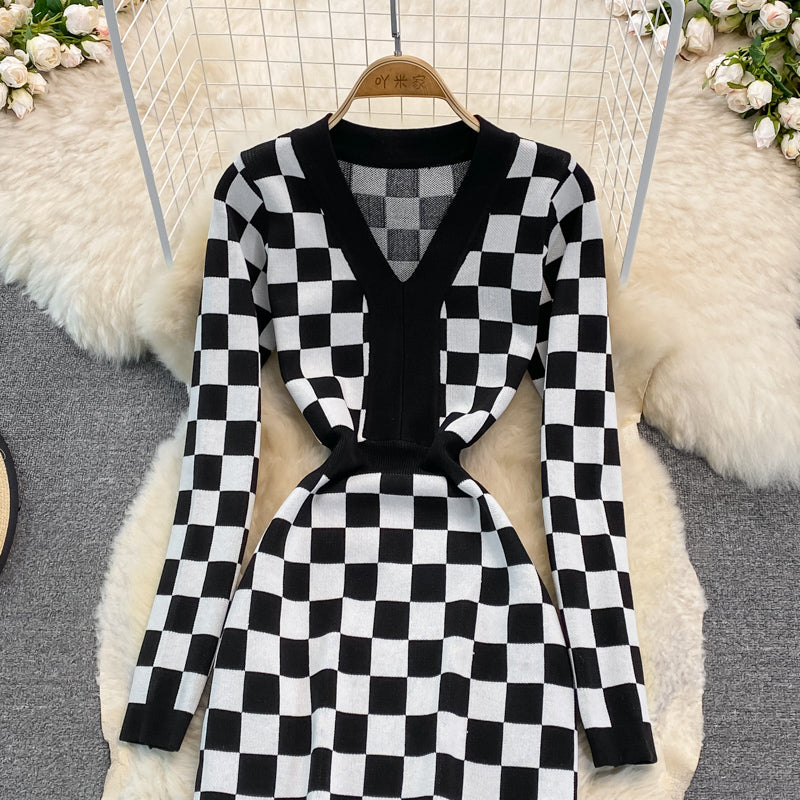 V-neck chessboard knitted buttock bottomed dress  3779