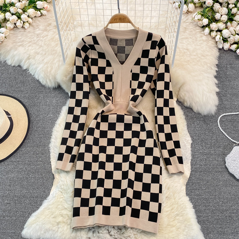 V-neck chessboard knitted buttock bottomed dress  3779