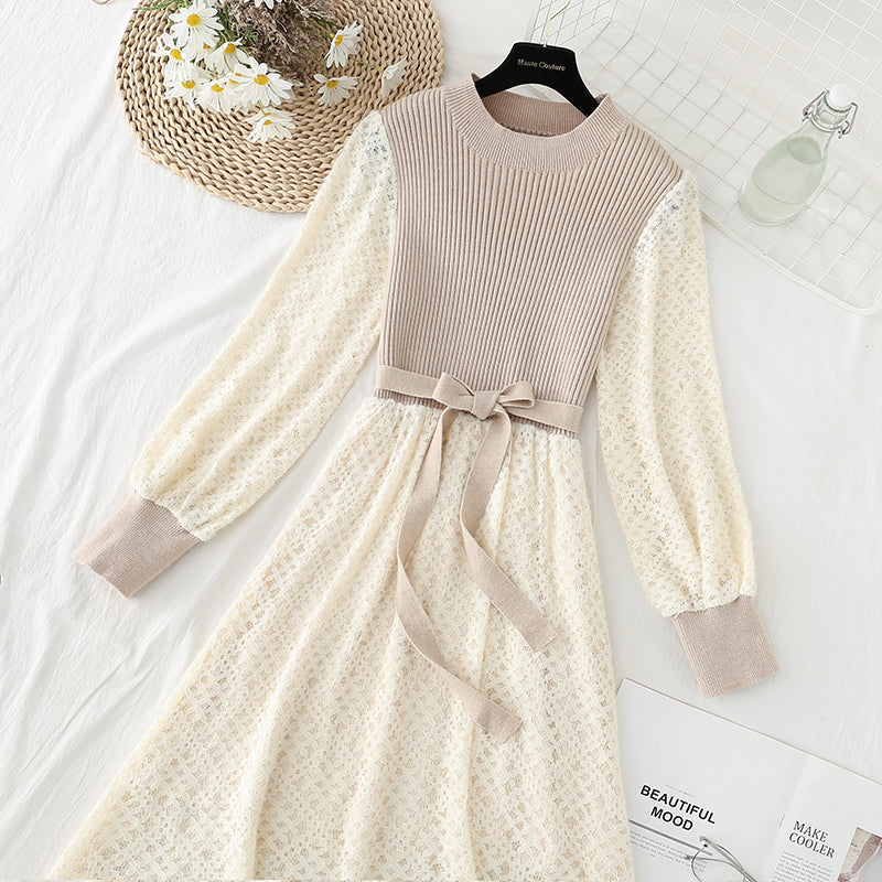 Robe en tricot avec coutures en dentelle 4788