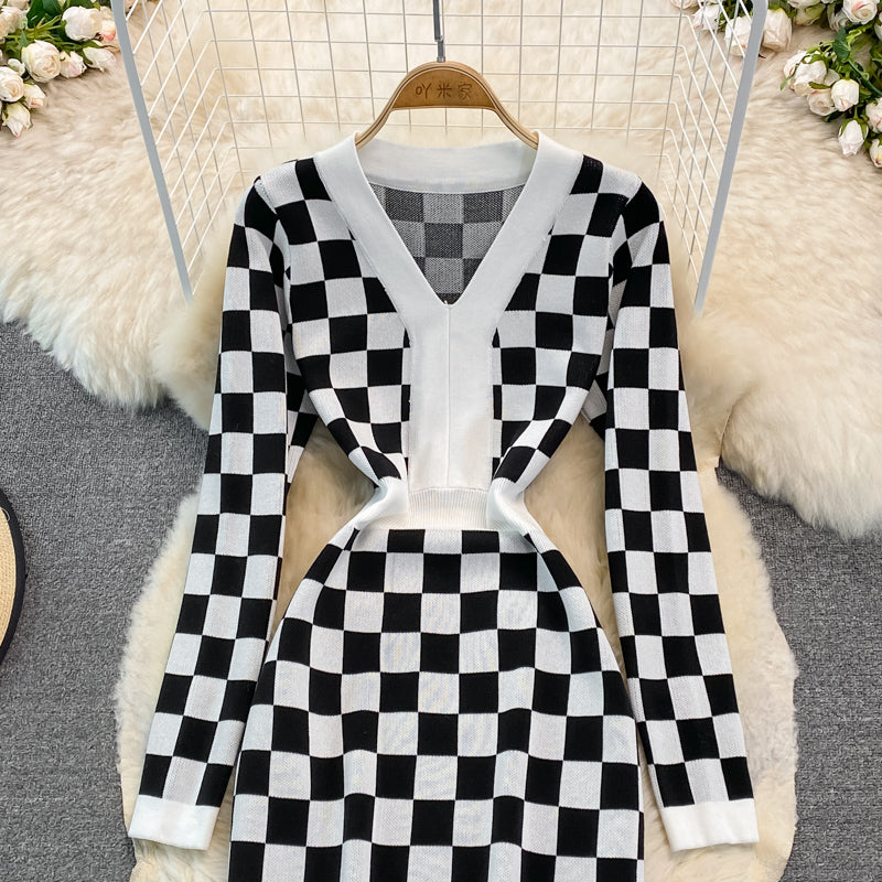 V-neck chessboard knitted buttock bottomed dress  3779