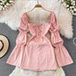 Robe moulante taille haute à manches bouffantes et col carré 3761